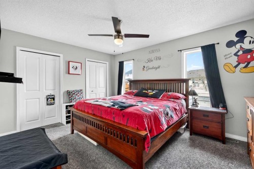 76 Crystalridge Crescent, Okotoks, AB - Indoor Photo Showing Bedroom