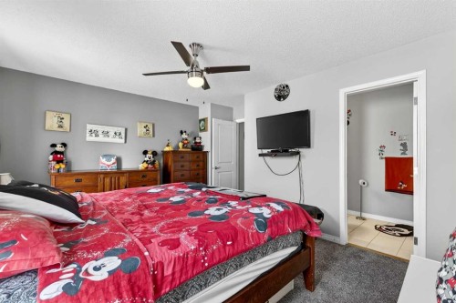 76 Crystalridge Crescent, Okotoks, AB - Indoor Photo Showing Bedroom