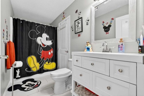 76 Crystalridge Crescent, Okotoks, AB - Indoor Photo Showing Bathroom