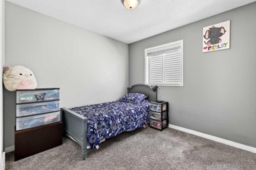 76 Crystalridge Crescent, Okotoks, AB - Indoor Photo Showing Bedroom
