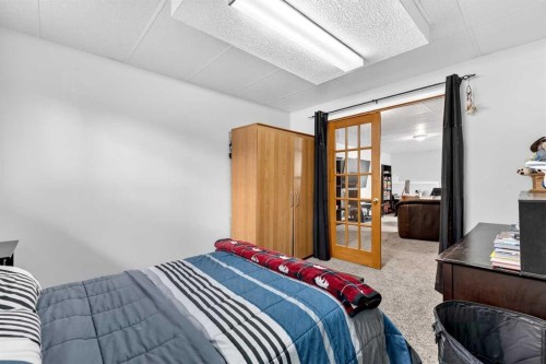 76 Crystalridge Crescent, Okotoks, AB - Indoor Photo Showing Bedroom