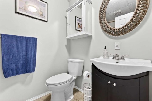 76 Crystalridge Crescent, Okotoks, AB - Indoor Photo Showing Bathroom