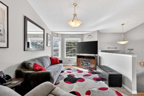 76 Crystalridge Crescent, Okotoks, AB - Indoor Photo Showing Living Room