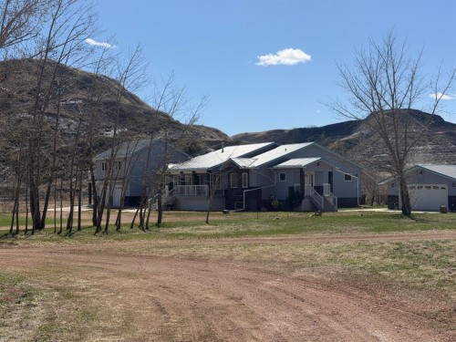 765 Excelsior Avenue, Drumheller, AB - Outdoor