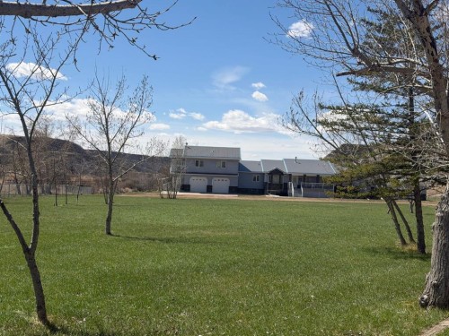 765 Excelsior Avenue, Drumheller, AB - Outdoor