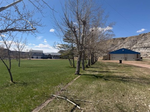 765 Excelsior Avenue, Drumheller, AB - Outdoor