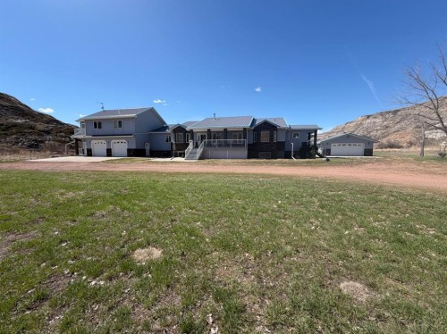 765 Excelsior Avenue, Drumheller, AB - Outdoor
