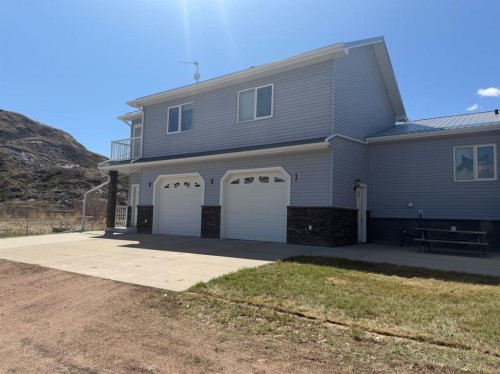765 Excelsior Avenue, Drumheller, AB - Outdoor