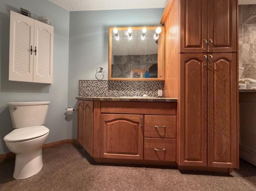 765 Excelsior Avenue, Drumheller, AB - Indoor Photo Showing Bathroom