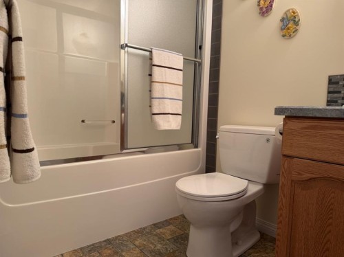 765 Excelsior Avenue, Drumheller, AB - Indoor Photo Showing Bathroom