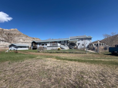 765 Excelsior Avenue, Drumheller, AB - Outdoor