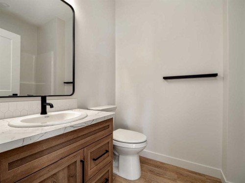 7042 48 Street, Taber, AB - Indoor Photo Showing Bathroom