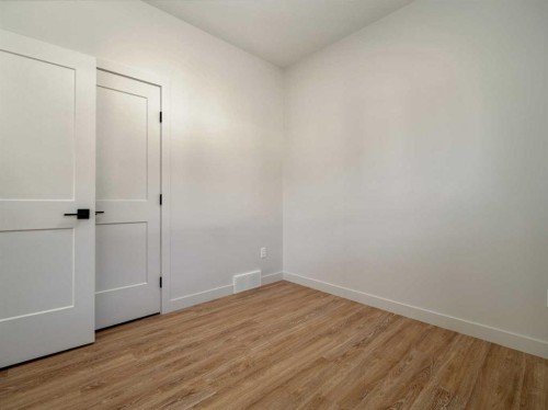 7042 48 Street, Taber, AB - Indoor Photo Showing Other Room
