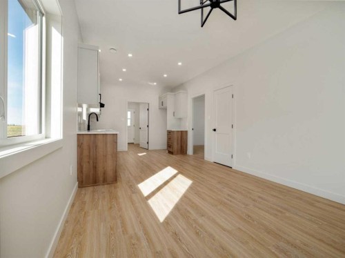 7042 48 Street, Taber, AB - Indoor Photo Showing Other Room