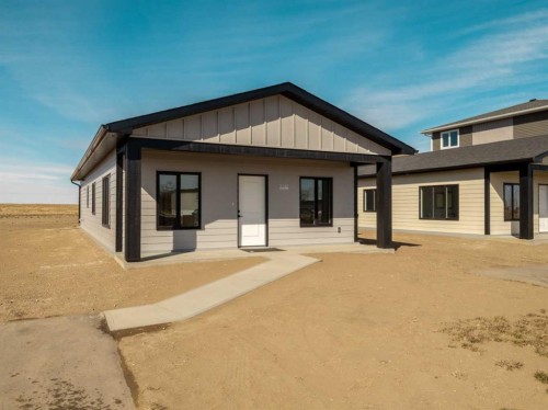 7042 48 Street, Taber, AB - Outdoor