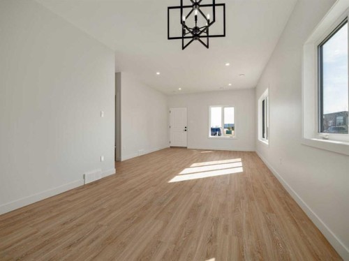 7042 48 Street, Taber, AB - Indoor Photo Showing Other Room