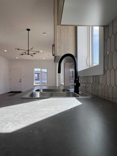 7042 48 Street, Taber, AB - Indoor Photo Showing Kitchen With Double Sink