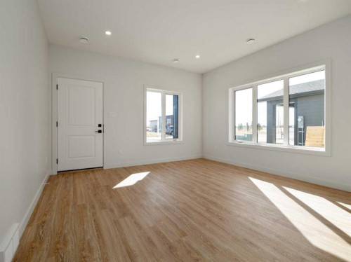 7042 48 Street, Taber, AB - Indoor Photo Showing Other Room