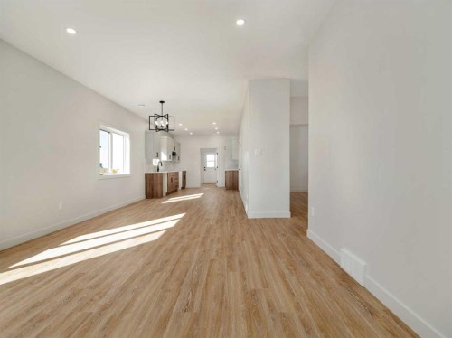 7042 48 Street, Taber, AB - Indoor Photo Showing Other Room