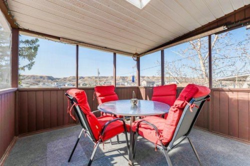708 Bankview Close, Drumheller, AB -  Photo Showing Dining Room