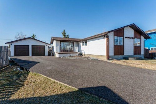 708 Bankview Close, Drumheller, AB - Outdoor With Deck Patio Veranda