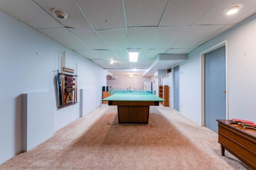 708 Bankview Close, Drumheller, AB - Indoor Photo Showing Other Room