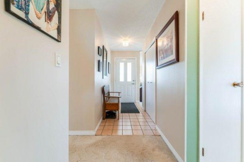 708 Bankview Close, Drumheller, AB - Indoor Photo Showing Other Room