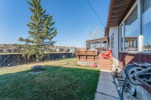 708 Bankview Close, Drumheller, AB - Outdoor With Deck Patio Veranda