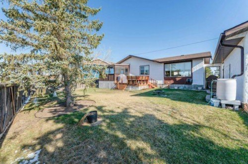 708 Bankview Close, Drumheller, AB - Outdoor With Deck Patio Veranda