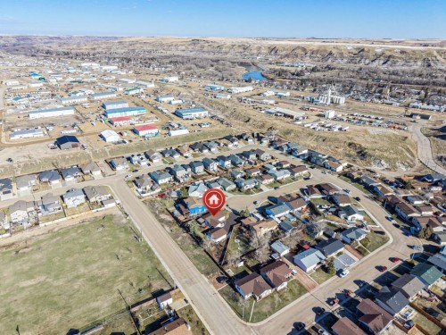 708 Bankview Close, Drumheller, AB - Outdoor With View