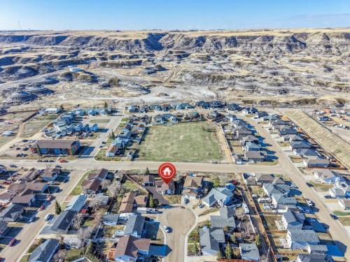 708 Bankview Close, Drumheller, AB - Outdoor With View