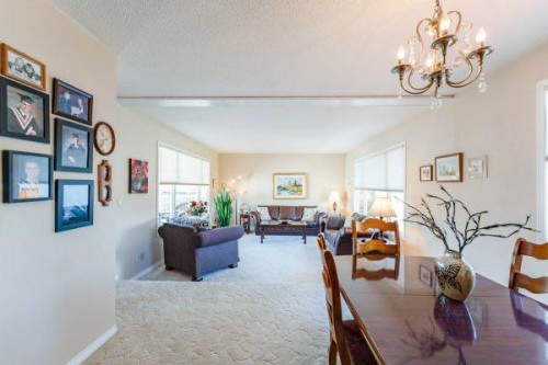 708 Bankview Close, Drumheller, AB - Indoor Photo Showing Other Room