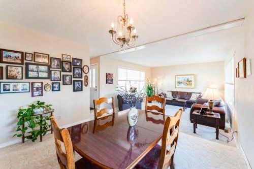 708 Bankview Close, Drumheller, AB - Indoor Photo Showing Dining Room
