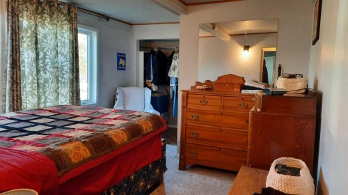 1111 2 Avenue West, Drumheller, AB - Indoor Photo Showing Bedroom