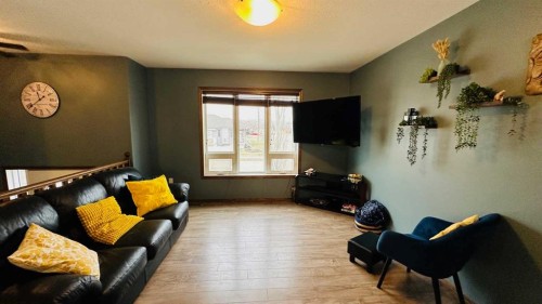 609 1 Street Sw, Drumheller, AB - Indoor Photo Showing Other Room