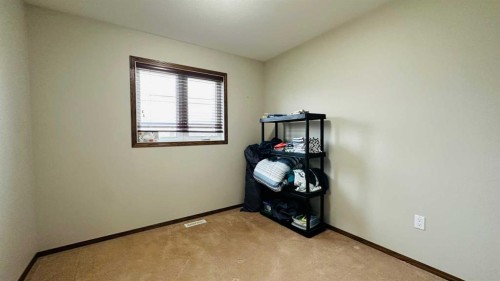 609 1 Street Sw, Drumheller, AB - Indoor Photo Showing Other Room