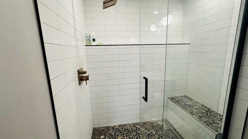 609 1 Street Sw, Drumheller, AB - Indoor Photo Showing Bathroom