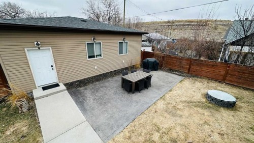 609 1 Street Sw, Drumheller, AB - Outdoor