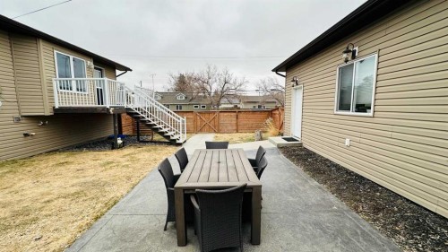 609 1 Street Sw, Drumheller, AB - Outdoor With Deck Patio Veranda With Exterior