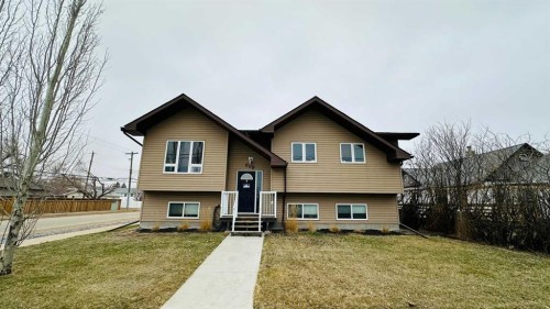 609 1 Street Sw, Drumheller, AB - Outdoor With Facade