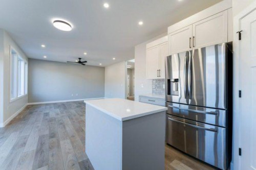 157 10 Avenue Se, Drumheller, AB - Indoor Photo Showing Kitchen