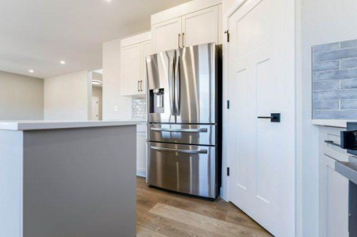 157 10 Avenue Se, Drumheller, AB - Indoor Photo Showing Kitchen With Stainless Steel Kitchen