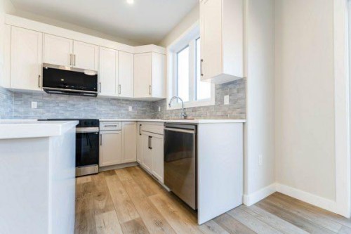 157 10 Avenue Se, Drumheller, AB - Indoor Photo Showing Kitchen With Upgraded Kitchen