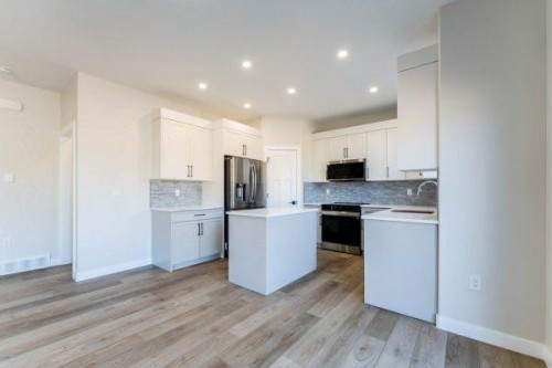 157 10 Avenue Se, Drumheller, AB - Indoor Photo Showing Kitchen