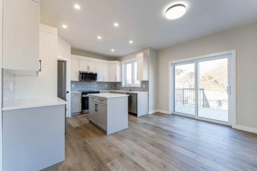 157 10 Avenue Se, Drumheller, AB - Indoor Photo Showing Kitchen With Upgraded Kitchen
