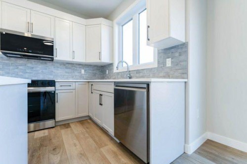 157 10 Avenue Se, Drumheller, AB - Indoor Photo Showing Kitchen