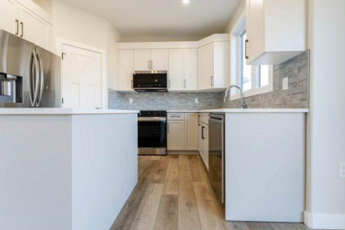 157 10 Avenue Se, Drumheller, AB - Indoor Photo Showing Kitchen With Upgraded Kitchen