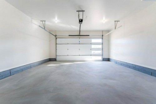 157 10 Avenue Se, Drumheller, AB - Indoor Photo Showing Garage