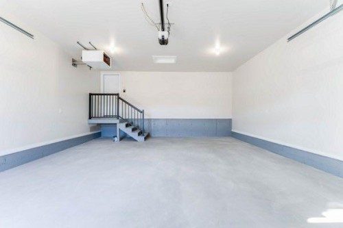 157 10 Avenue Se, Drumheller, AB - Indoor Photo Showing Garage