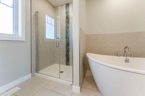 157 10 Avenue Se, Drumheller, AB - Indoor Photo Showing Bathroom